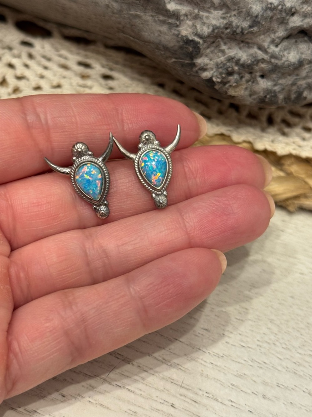 STERLING SILVER BULL HEAD DESIGN WITH BLUE OPAL STONES